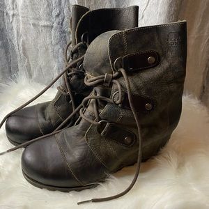 B49 Sorel Women's NL1987 Joan of Arctic Wedge Brown Leather Ankle Boots Size 9
